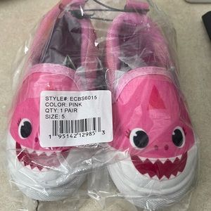 Baby Shark Girls Toddlers Shoes Size 5 (Pink) Brand New